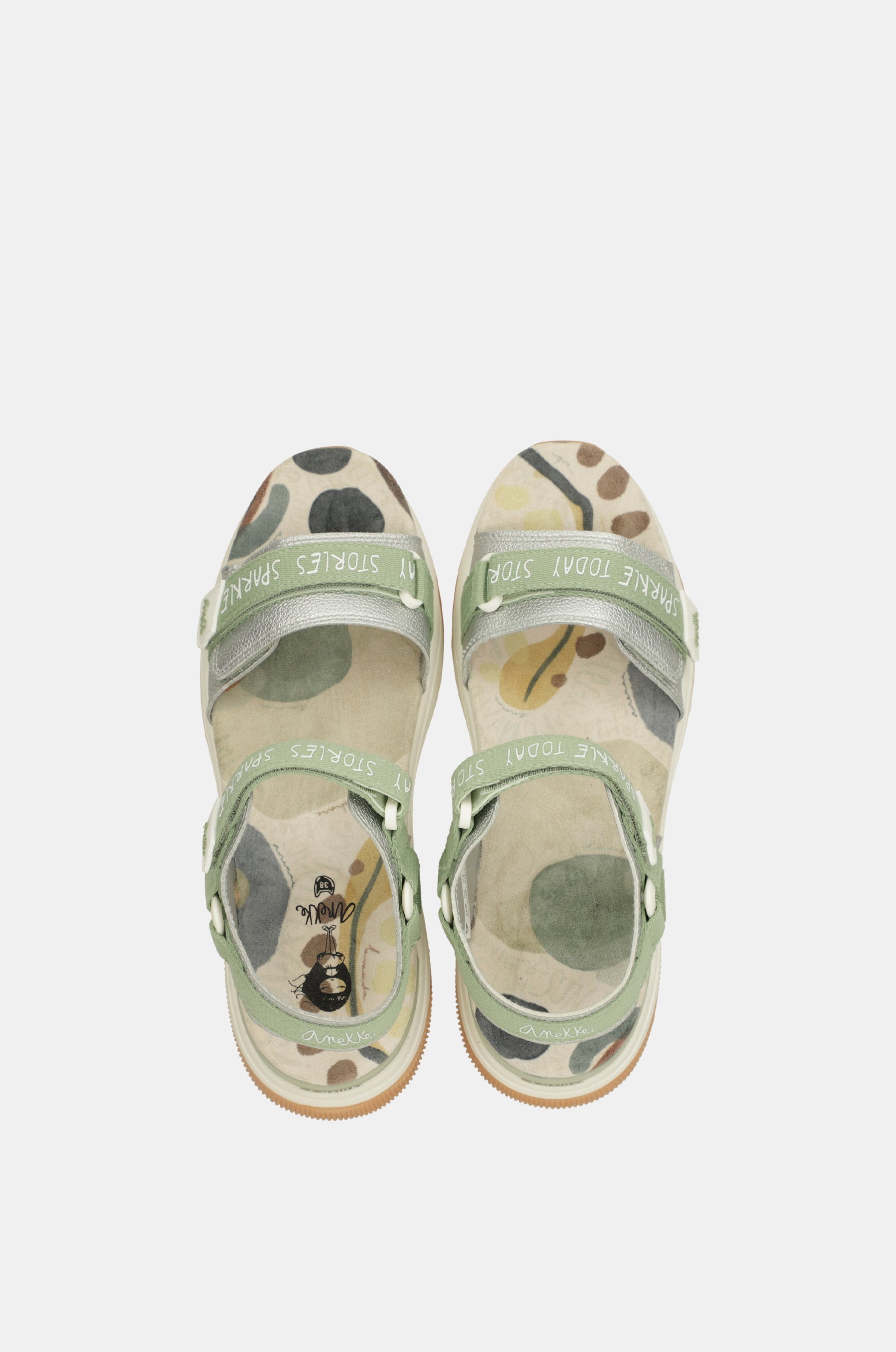 Grüne Sportsandalen