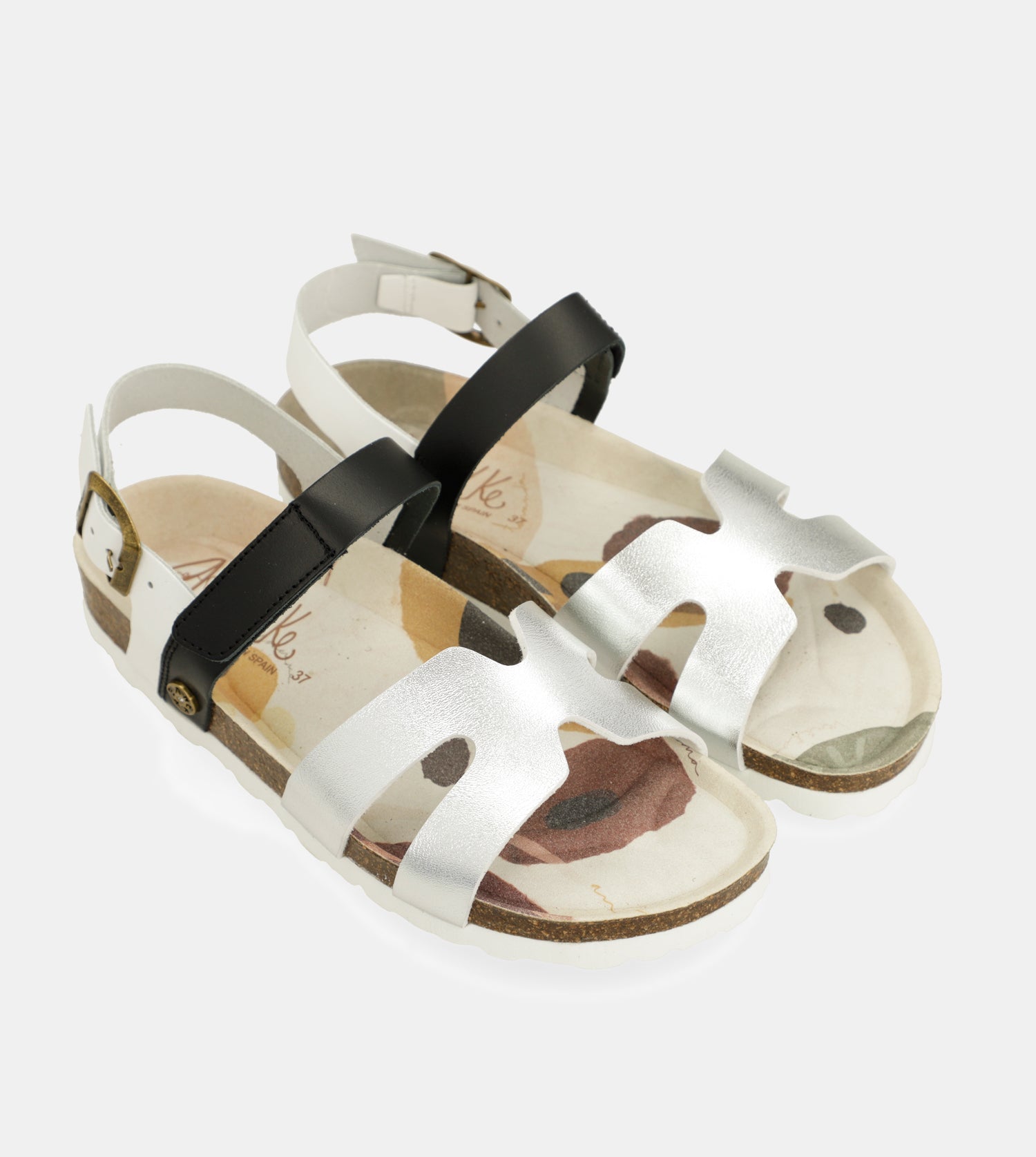 Silberne und schwarze Sandalen