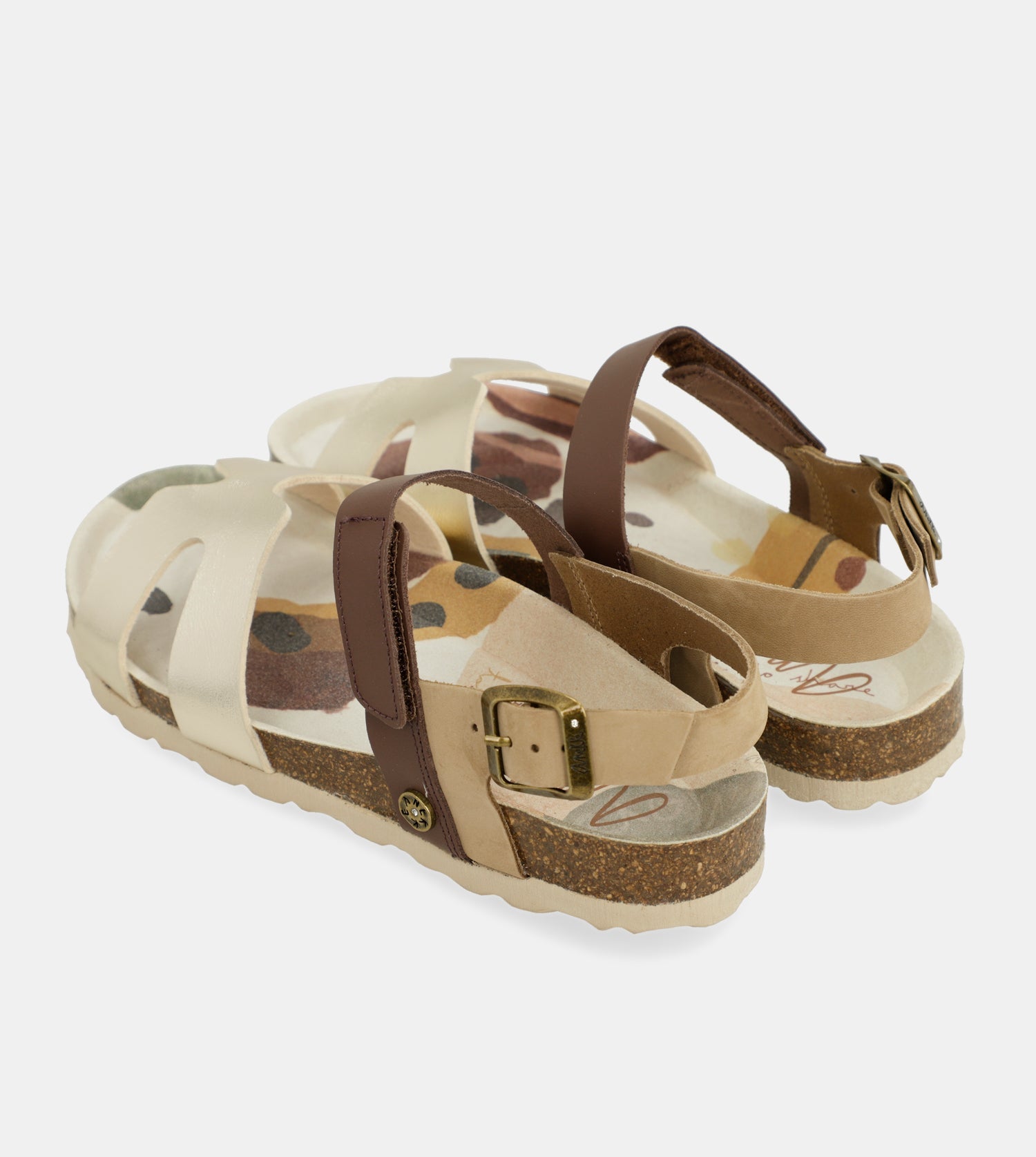 Goldene und braune Sandalen