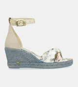 Blaue Keilsandalen Memories