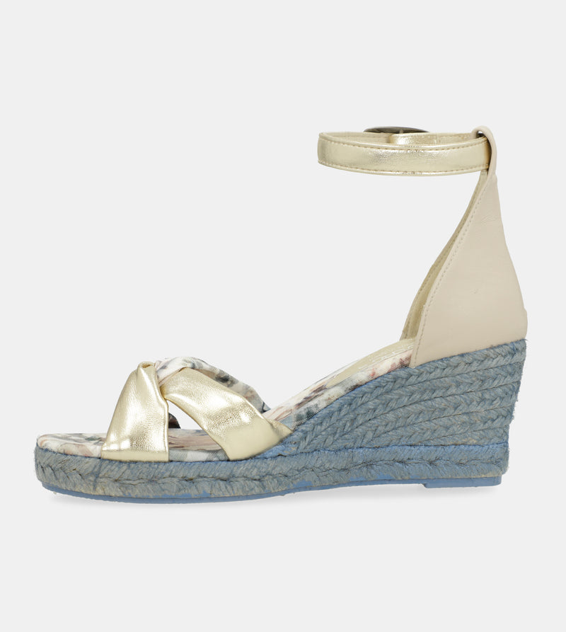 Blaue Keilsandalen Memories