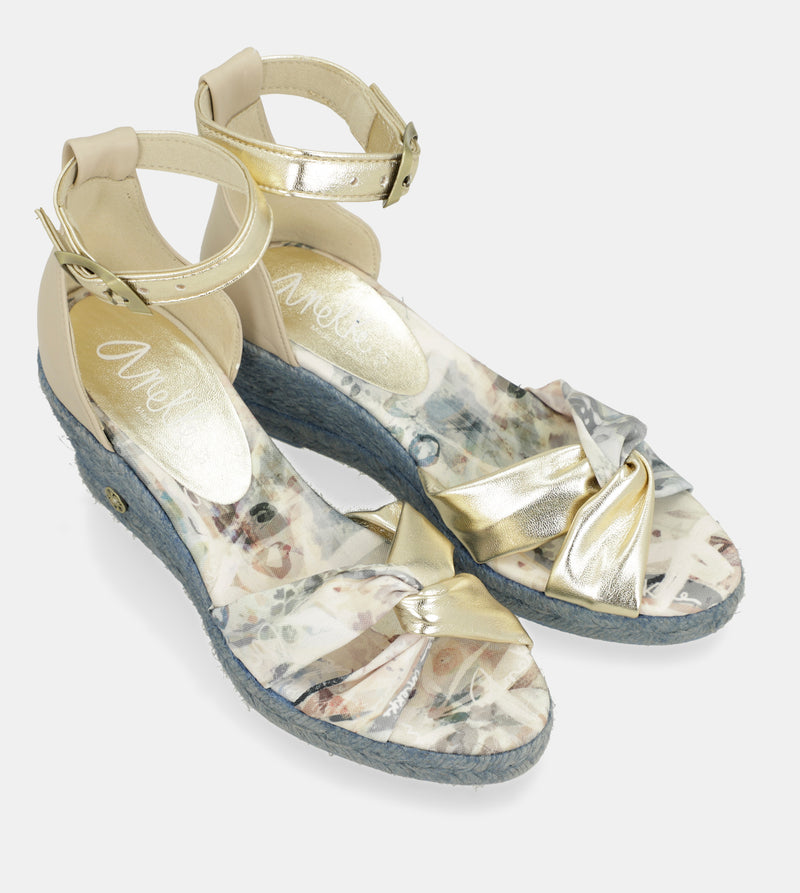 Blaue Keilsandalen Memories