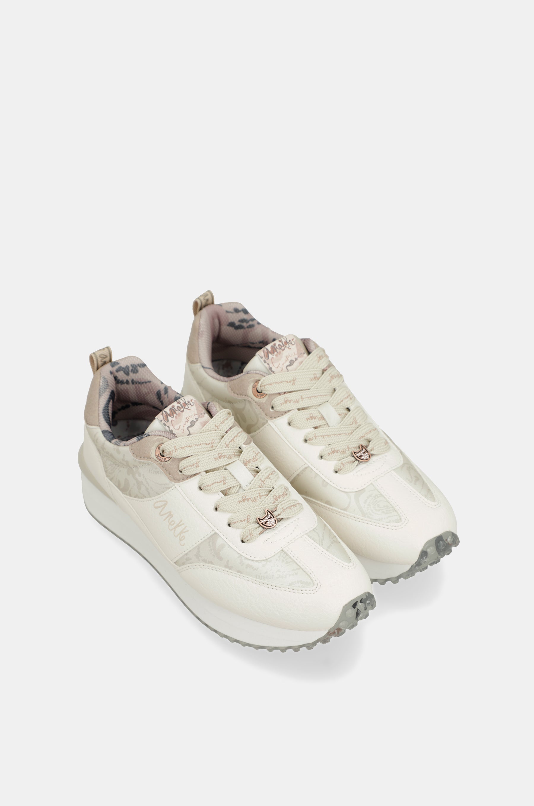 Sneakers weiß mit mehrfarbiger Sohle