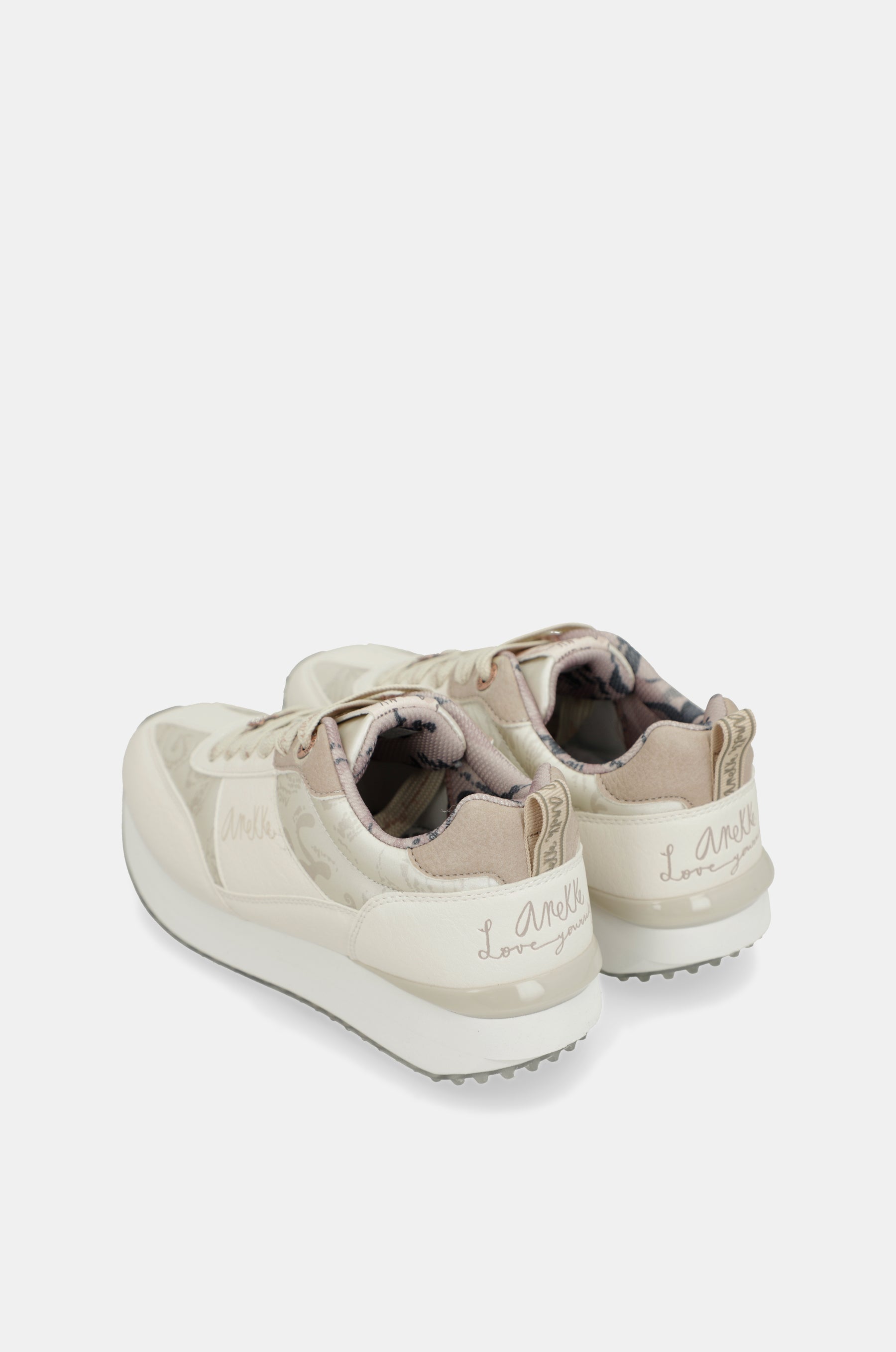 Sneakers weiß mit mehrfarbiger Sohle