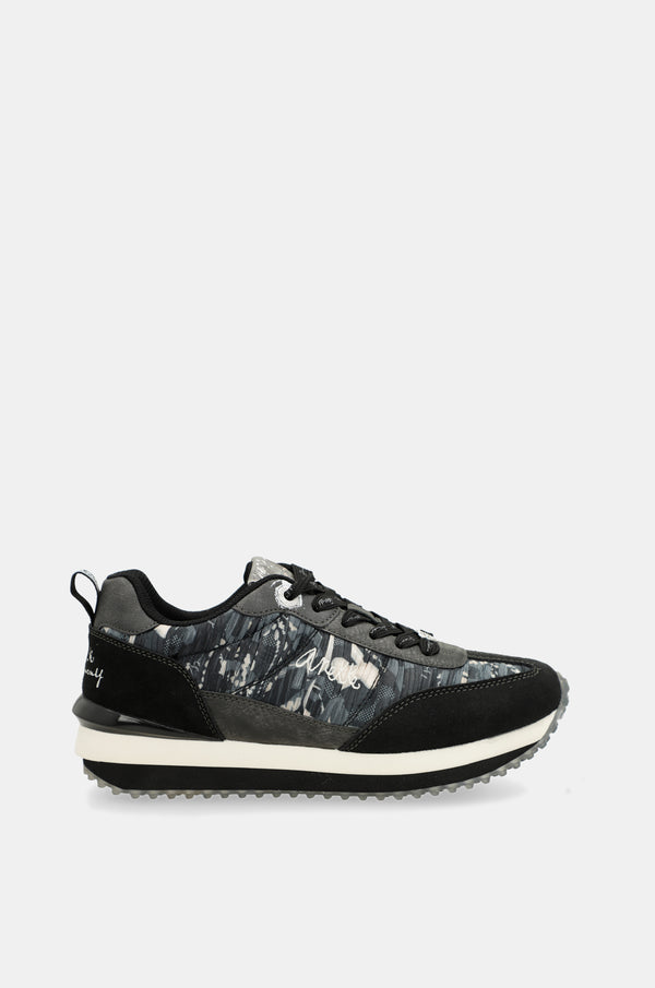 Sneakers schwarz mit mehrfarbiger Sohle