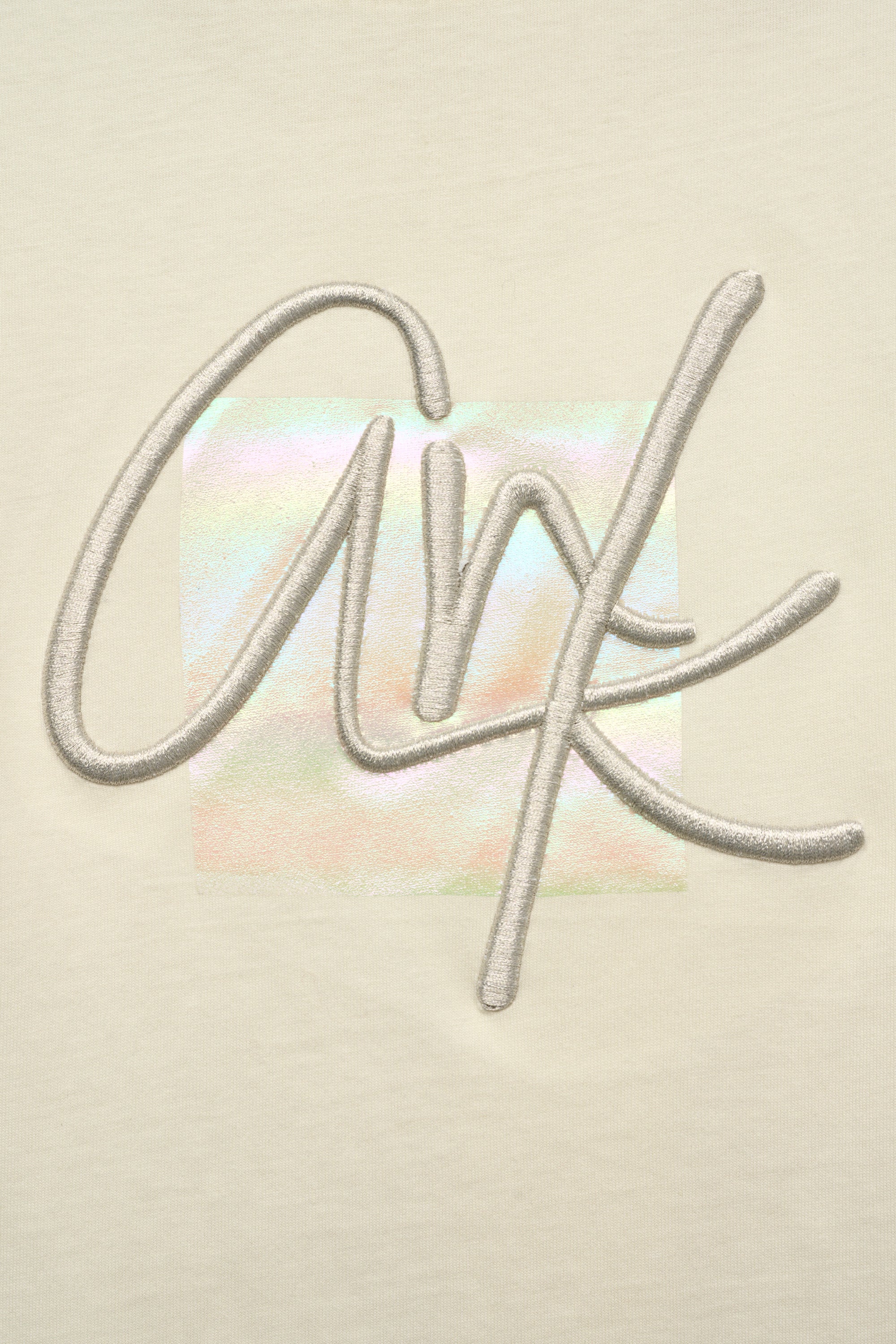 Beiges T-Shirt mit Puffärmeln