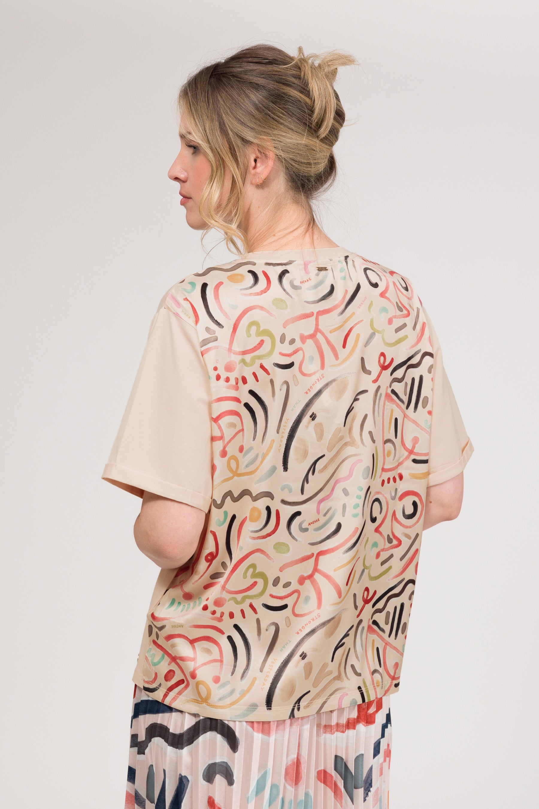 Beiges Kurzarm-T-Shirt mit Print