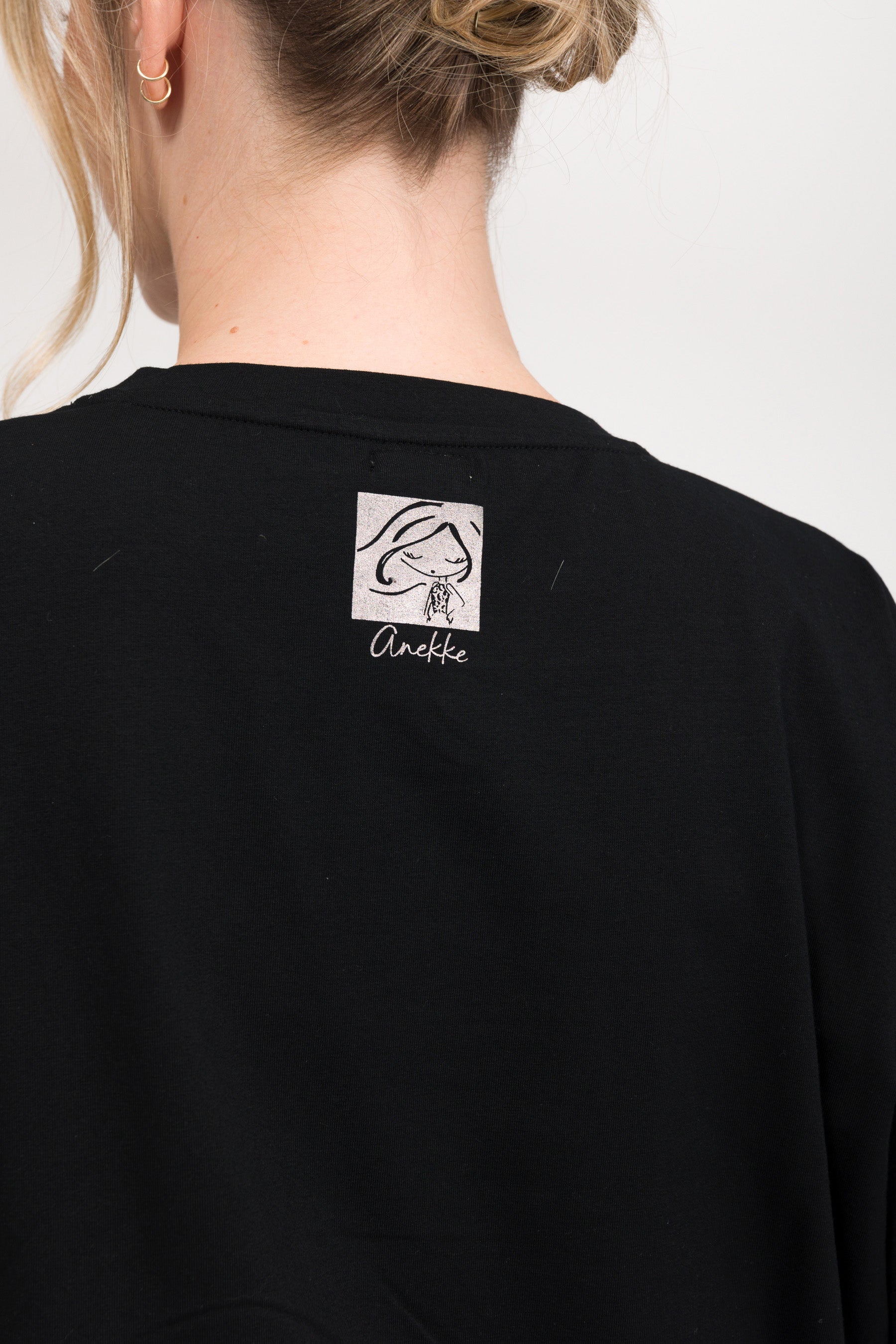 Schwarzes Kurzarm-T-Shirt