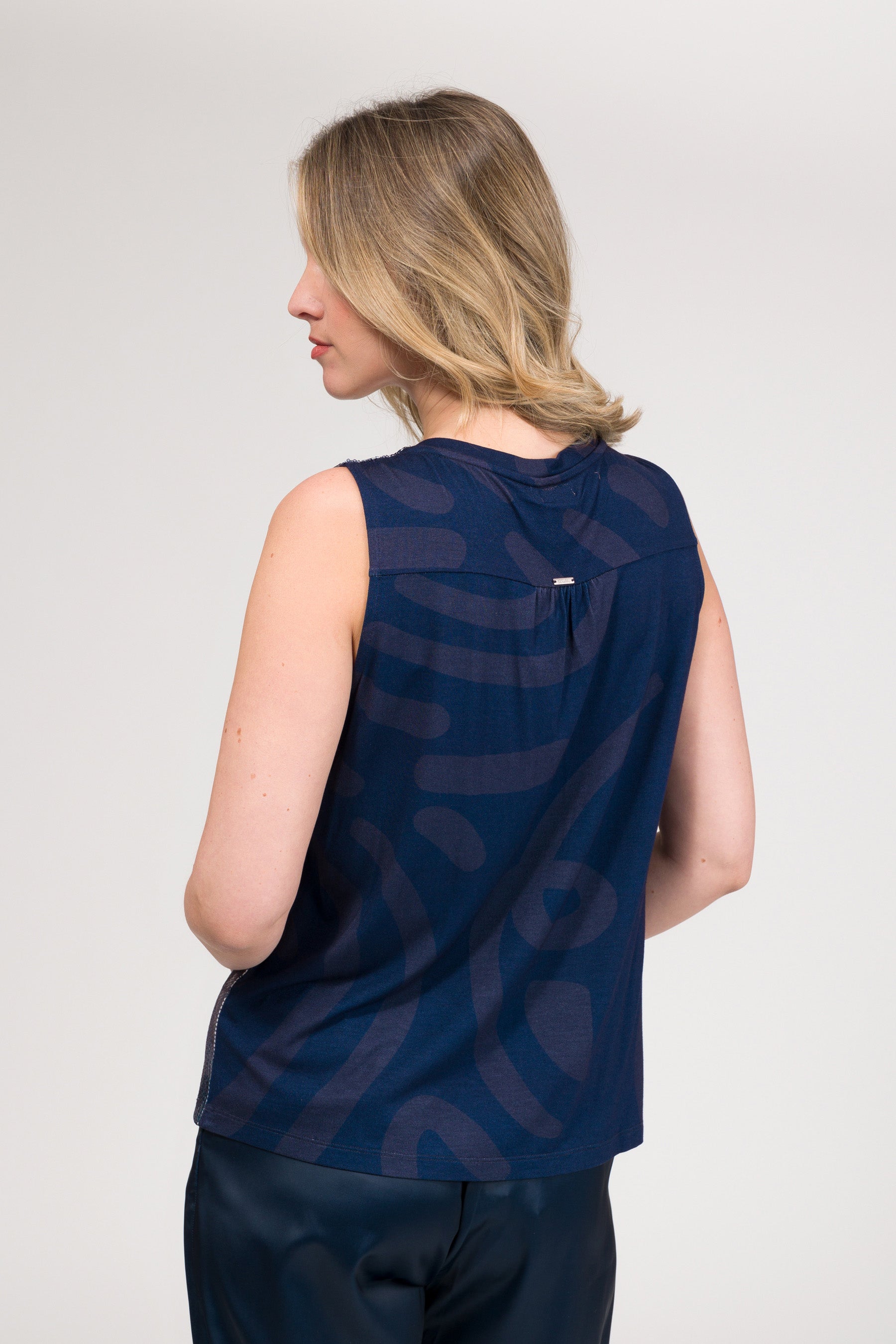 Blaues T-Shirt mit Pailletten