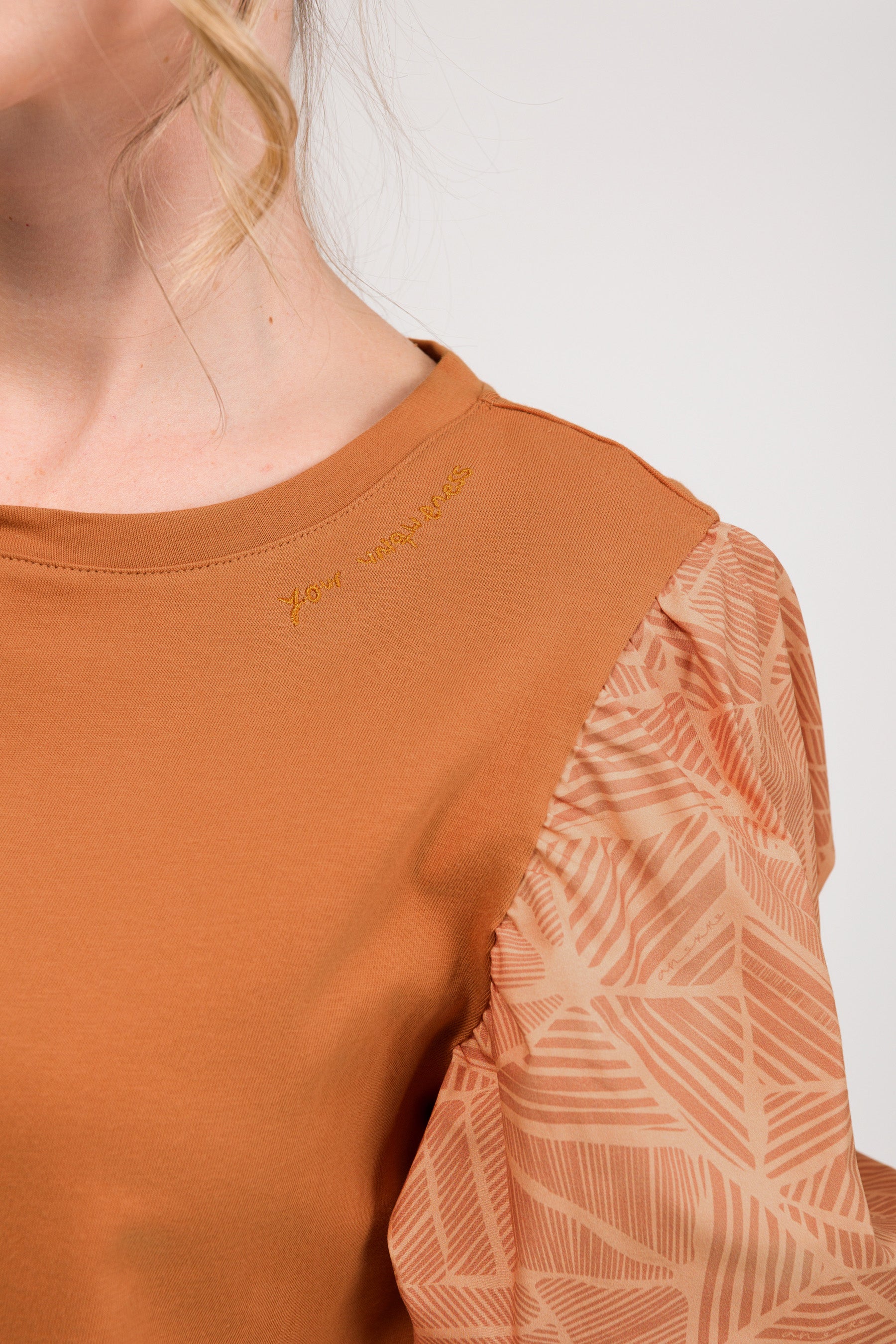 T-Shirt mit Puffärmeln und Print