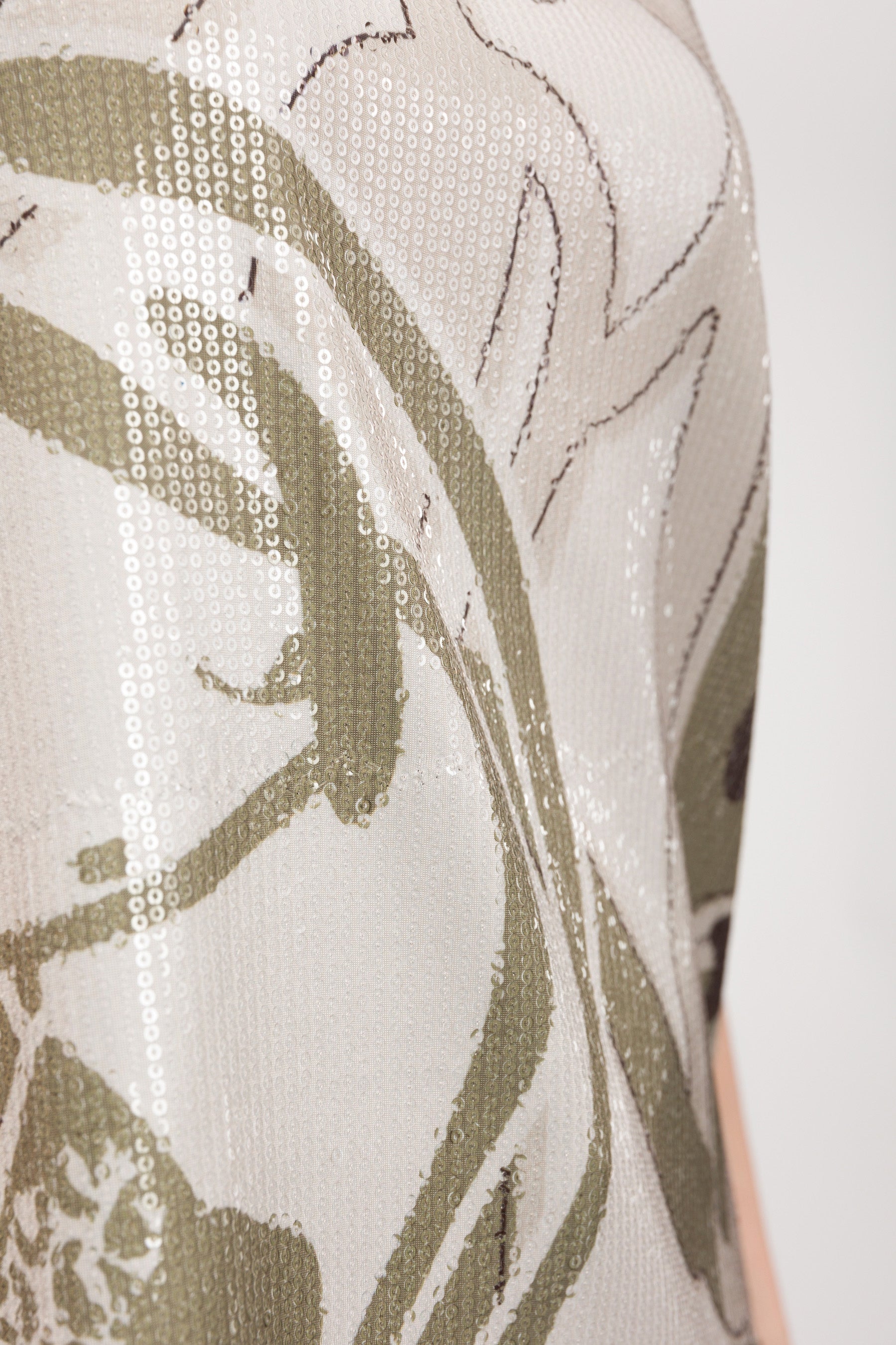 Beiges T-Shirt mit Pailletten