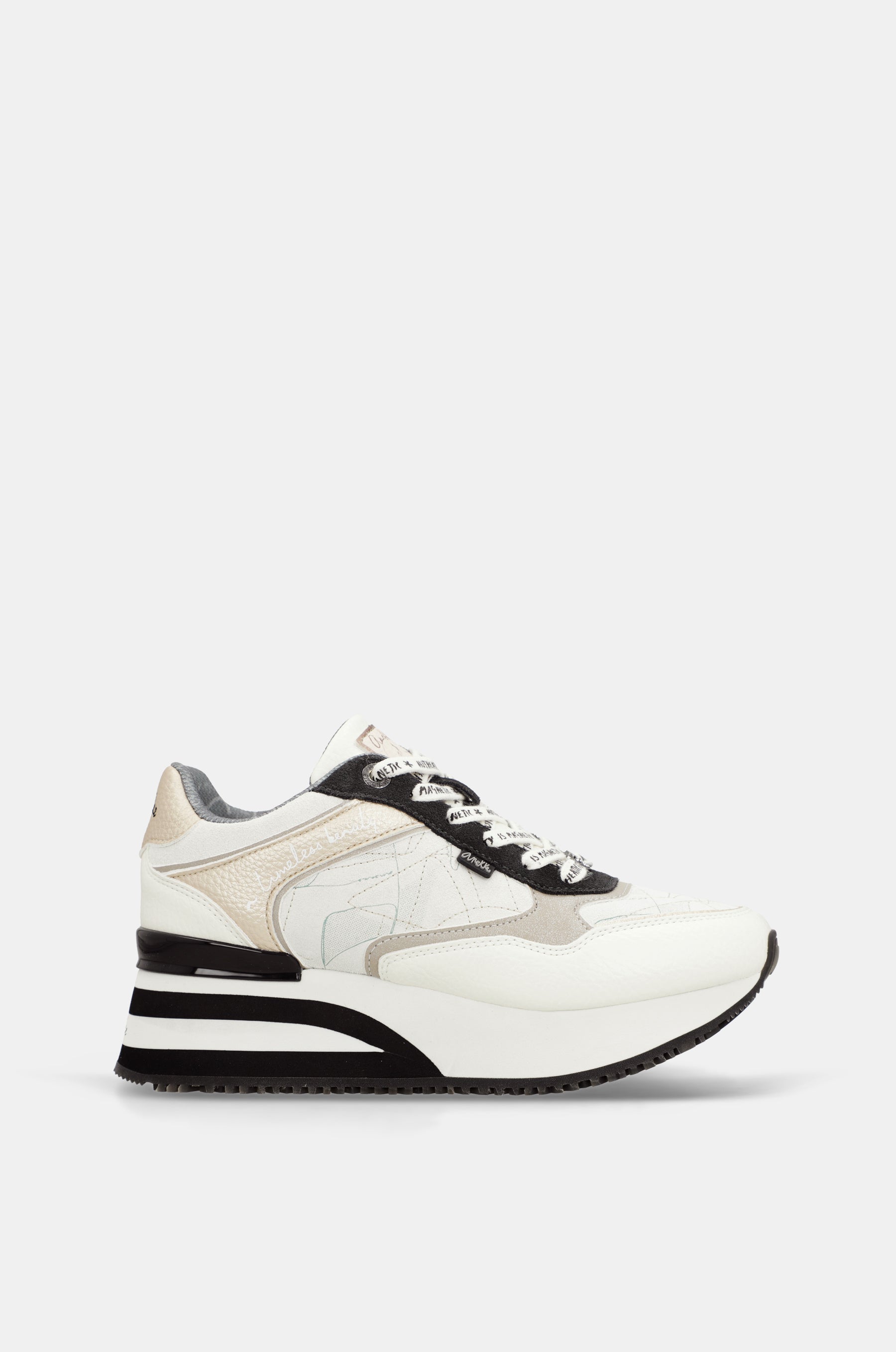 Weiße Sneaker mit schwarzen Details