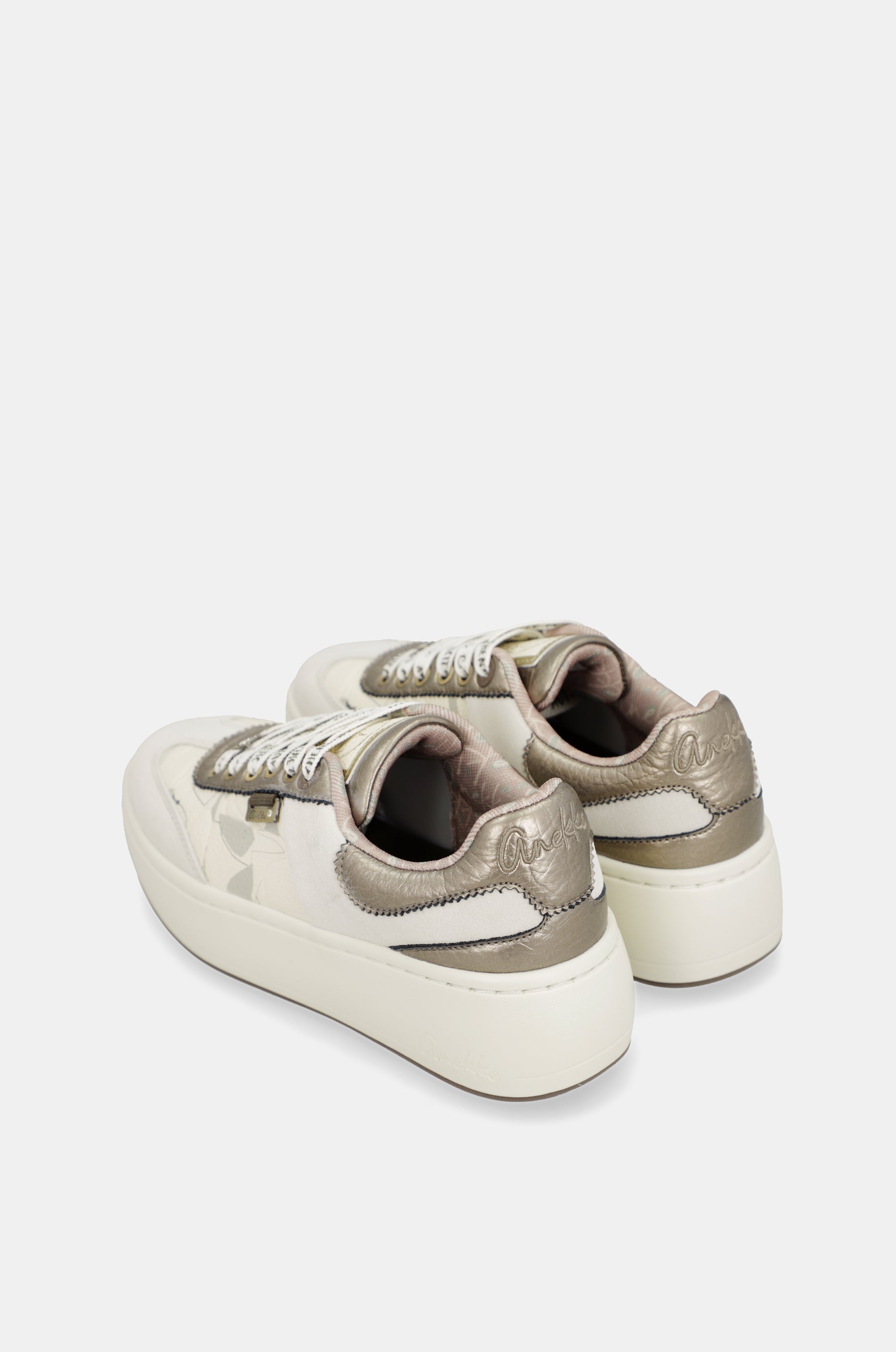 Beige Sneaker
