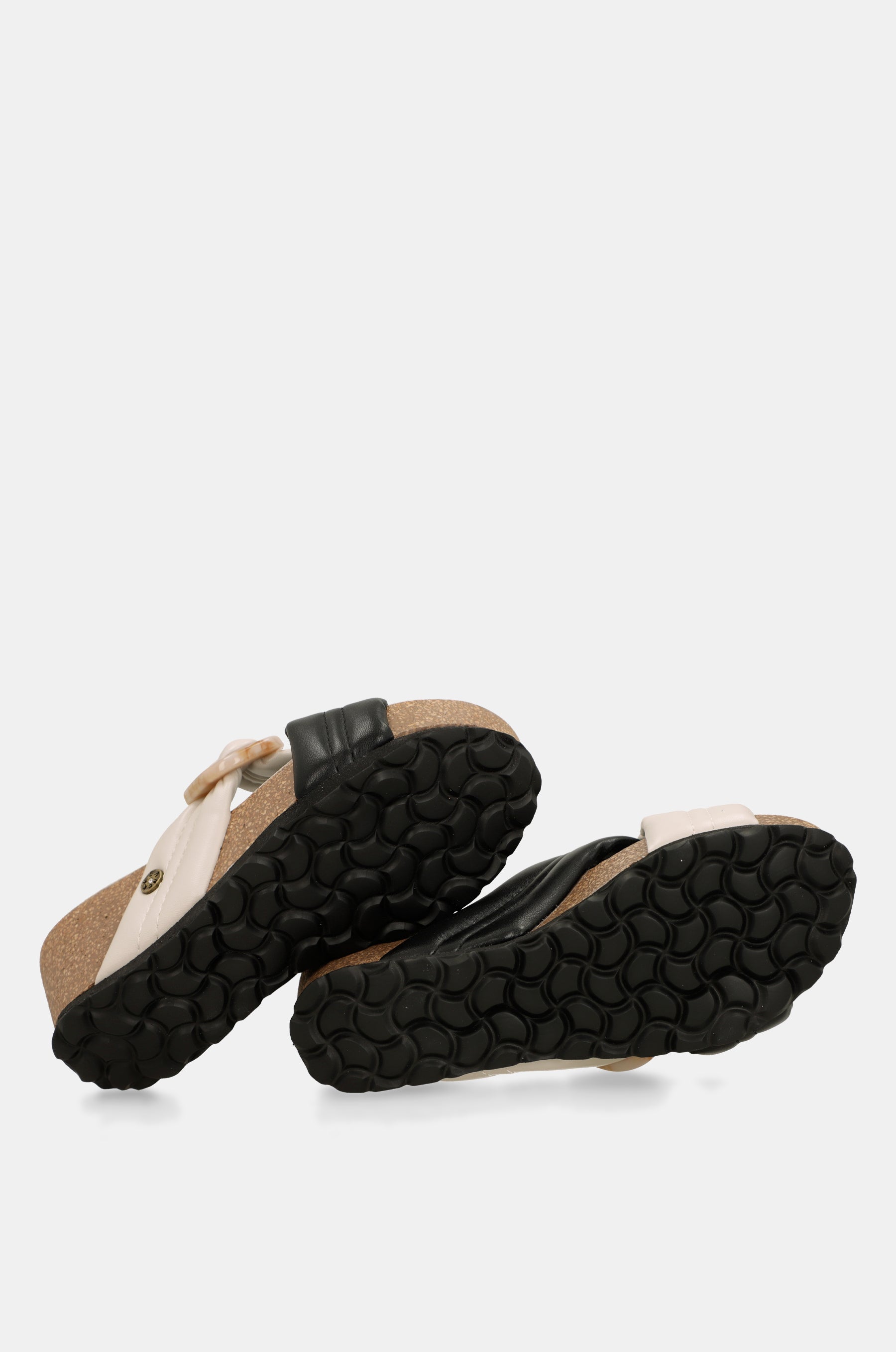 Schwarz-weiße Kreuzsandalen