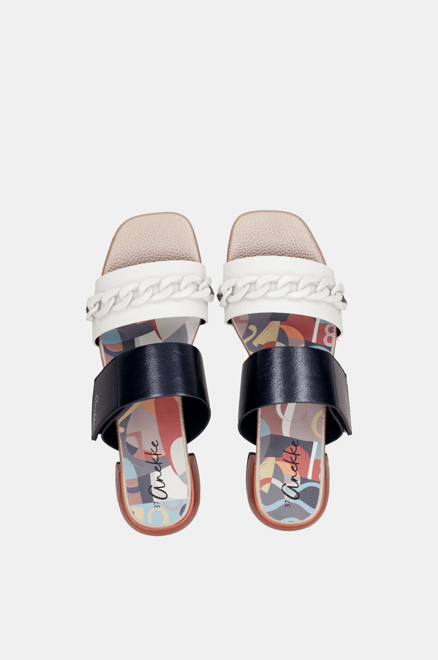 Eikon Sandalen mit Absatz und Kettengliedern