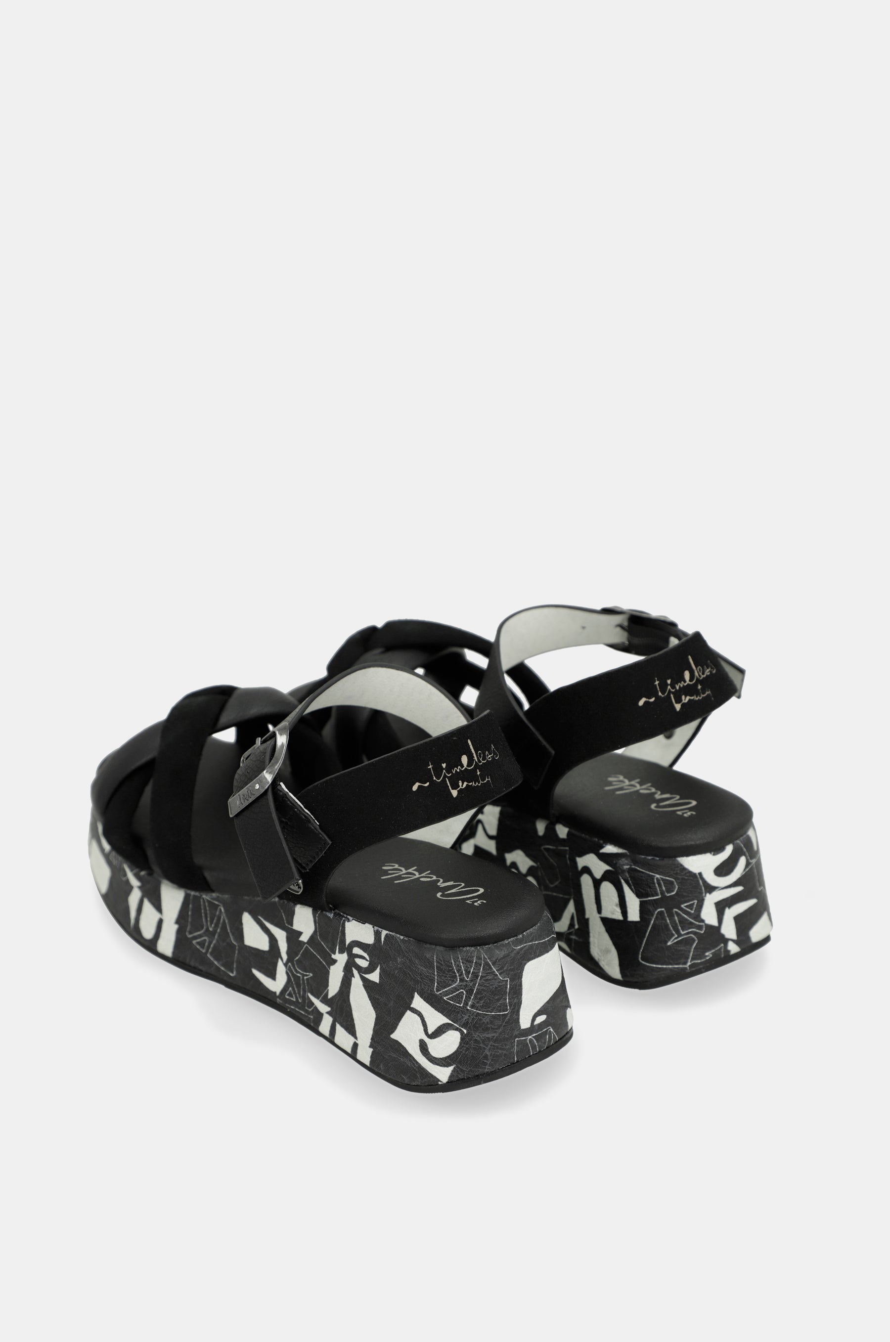 Schwarz-weiße Plateausandalen