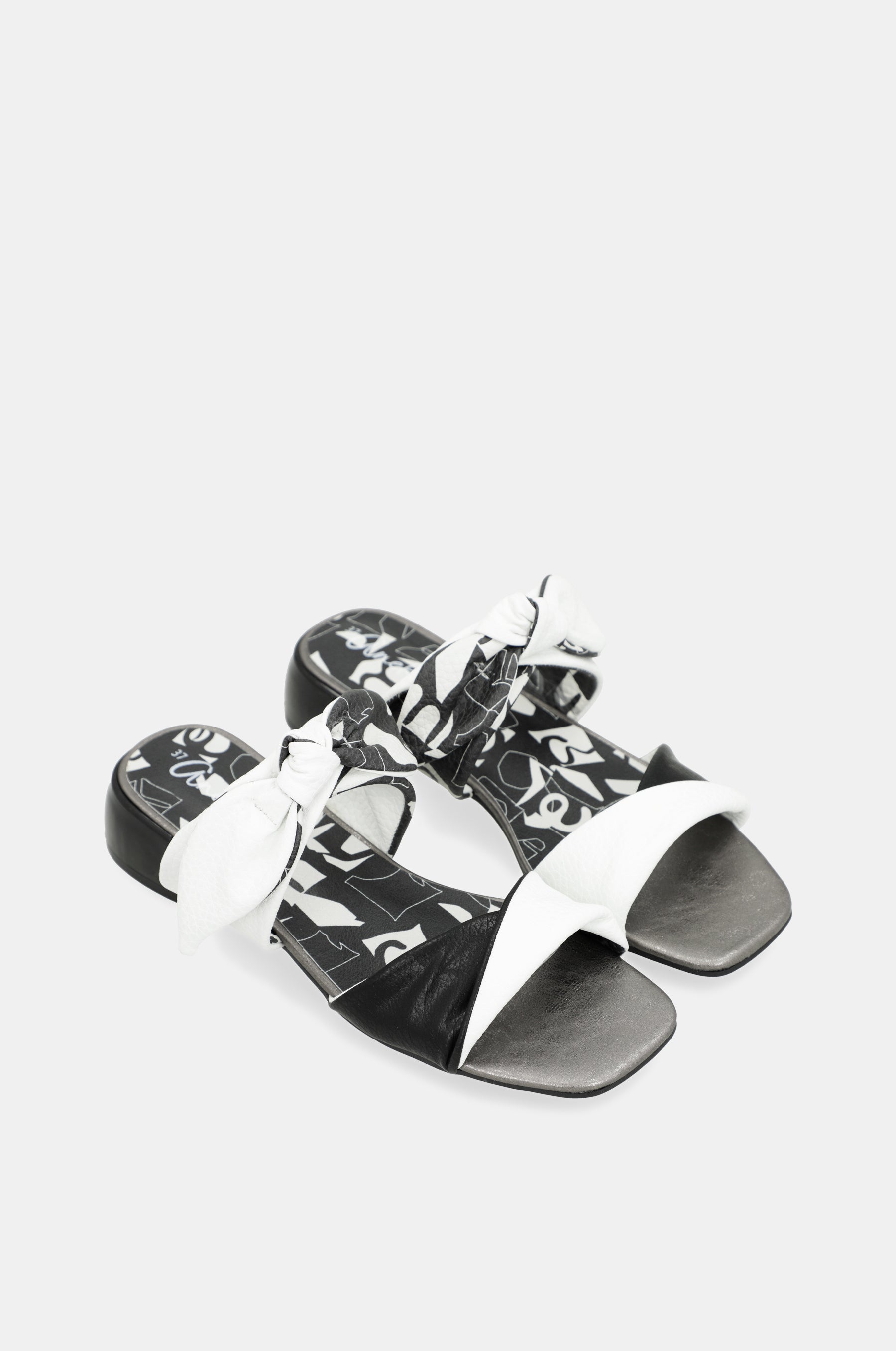 Bloom Sandalen mit Absatz und Knoten