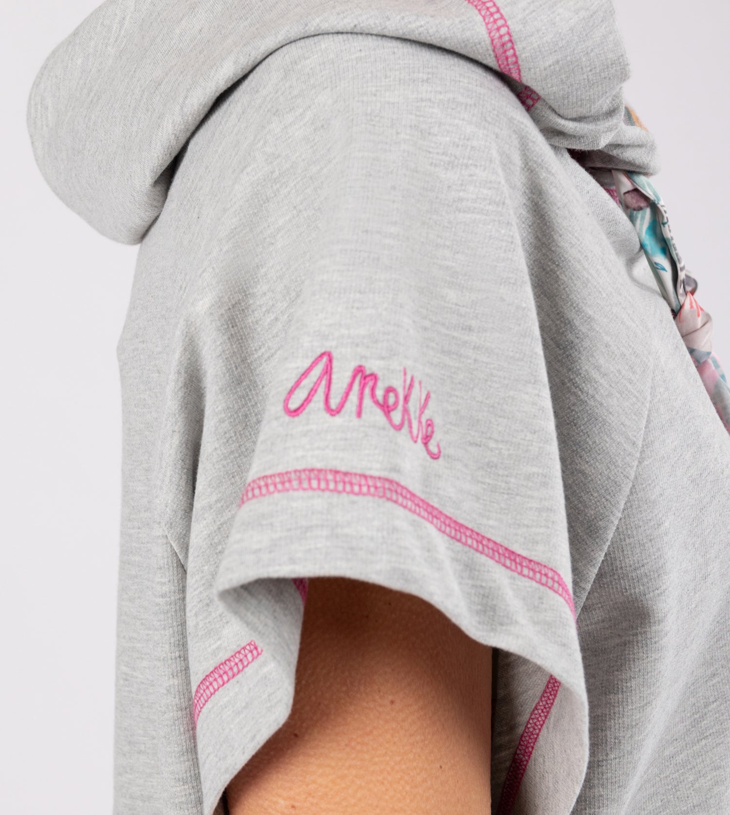 Graues, ärmelloses Sweatshirt „Passion“.