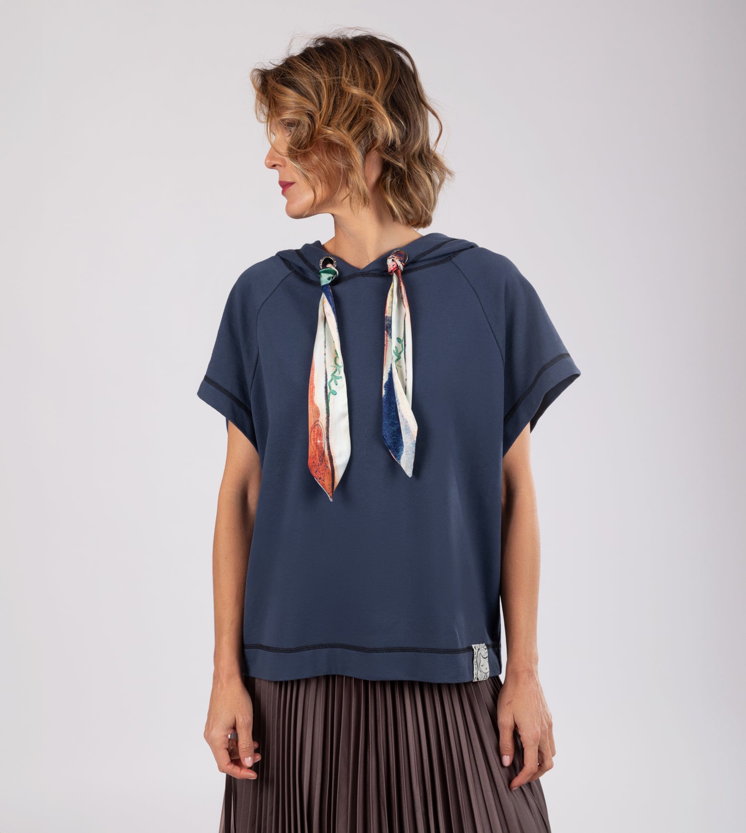Marineblaues, ärmelloses Studio-Sweatshirt
