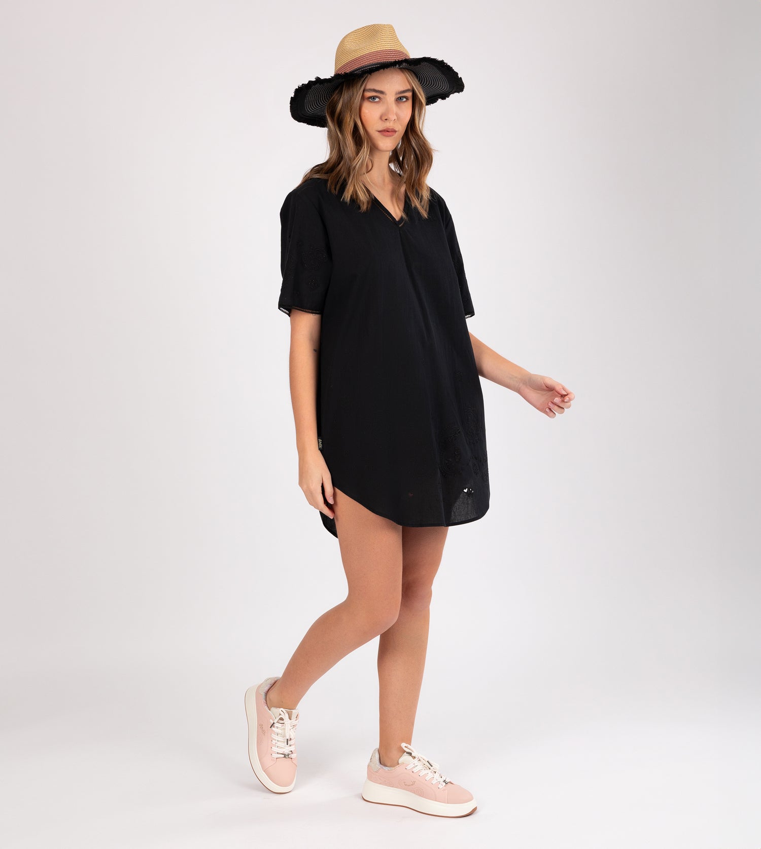 Kurzes schwarzes Kleid