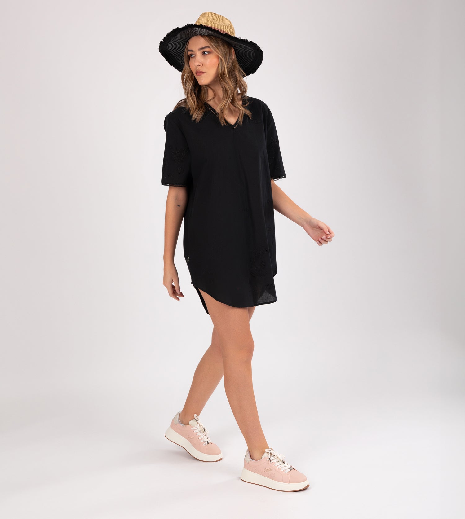 Kurzes schwarzes Kleid