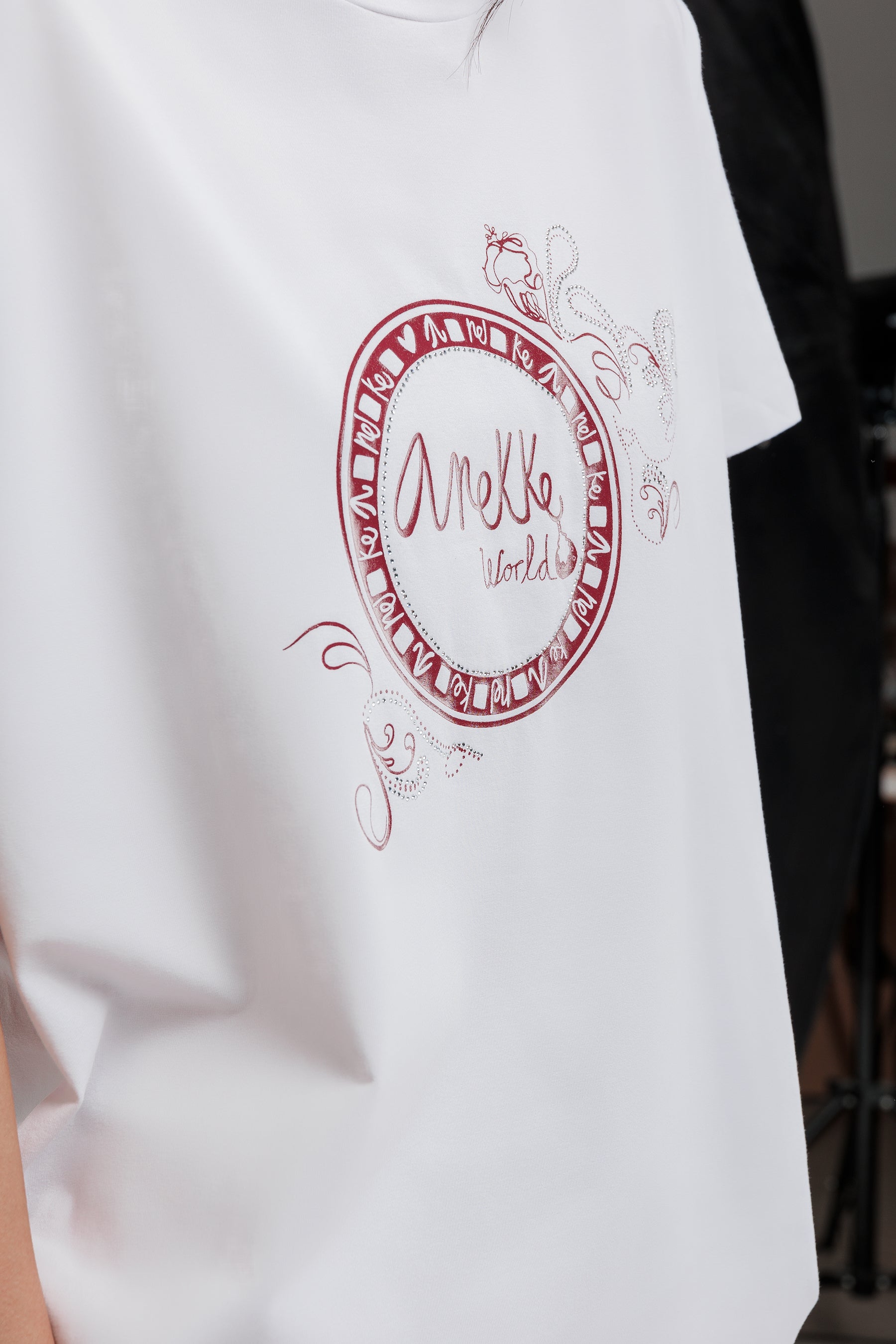 Kurzarm-T-Shirt weiß mit silbernem Detail