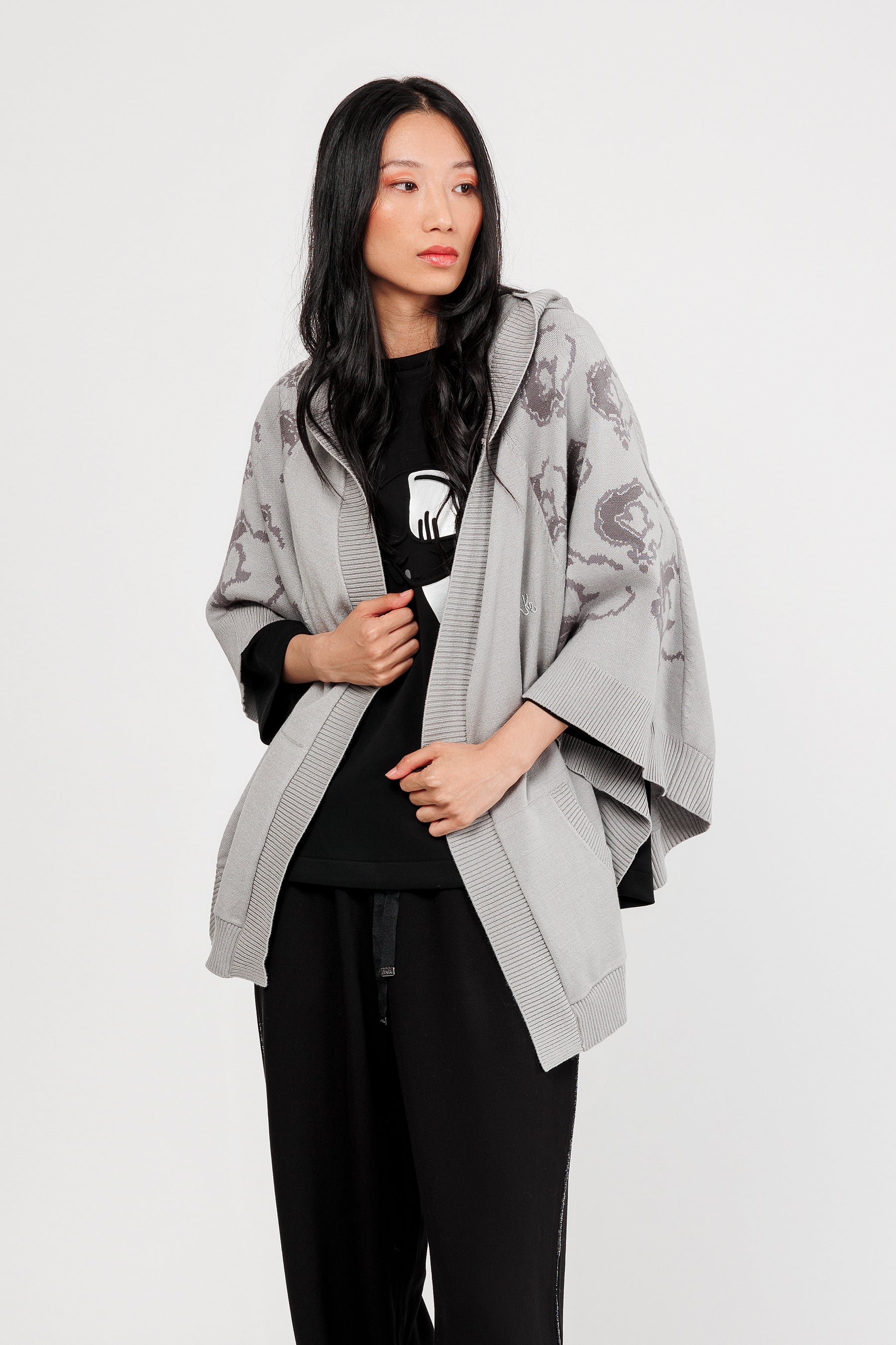 Jacke im Ponchostil grau