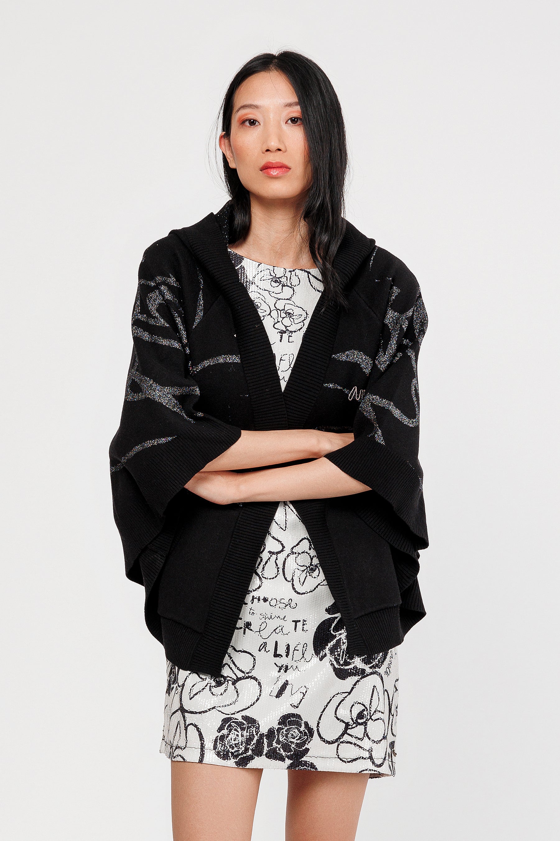 Jacke im Ponchostil schwarz