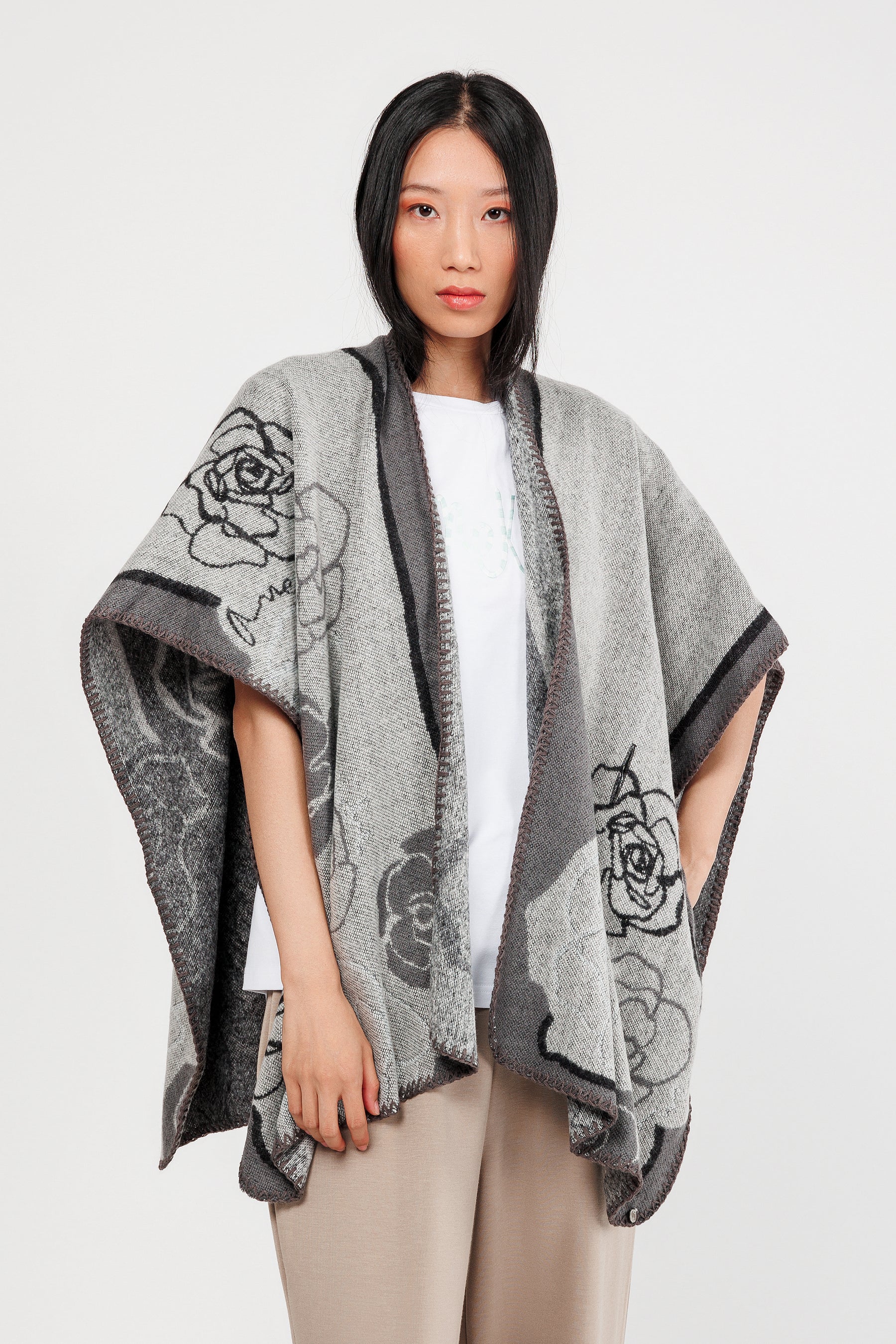 Poncho mit Gürtel beige und schwarz