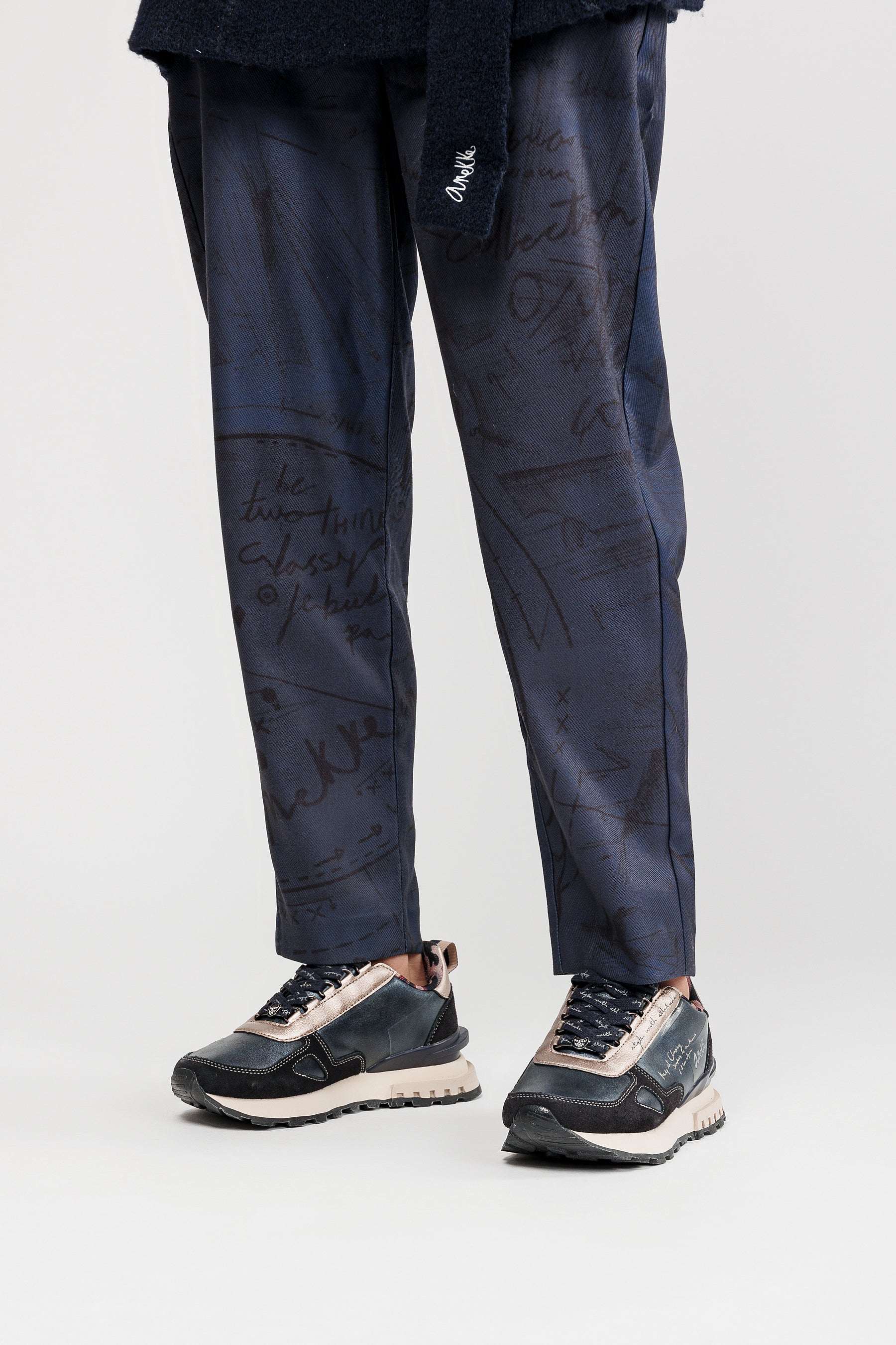 Sneakers marineblau und beige
