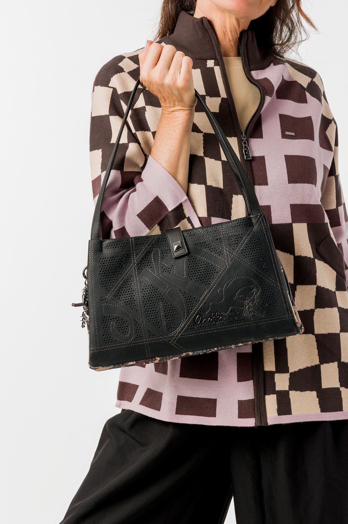 Quadratische Schultertasche Iron