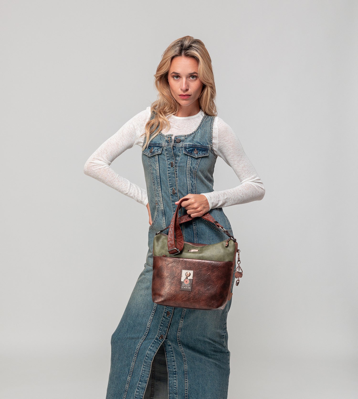 Große Umhängetasche Outer mit Taschen