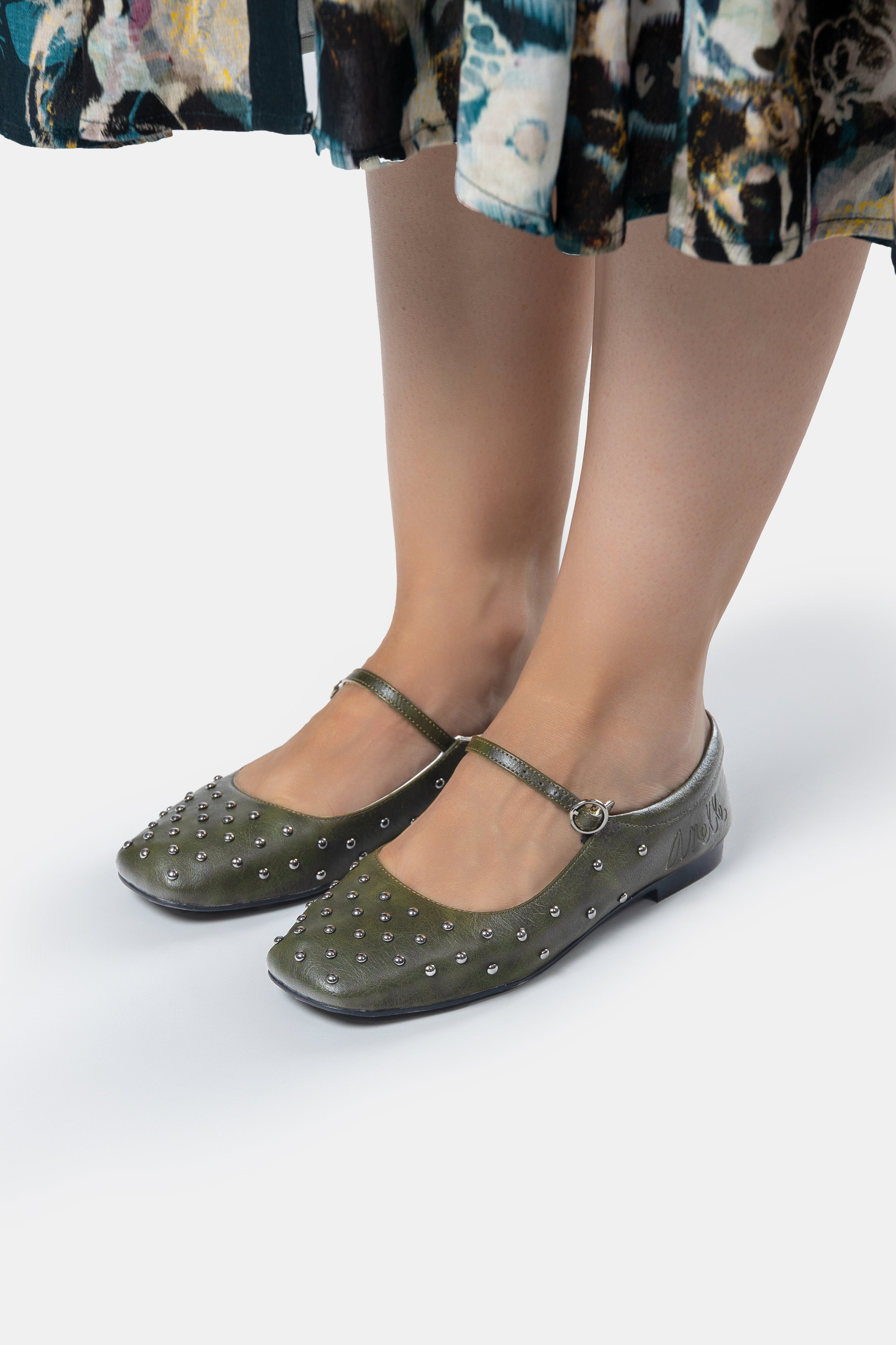 Ballerinas mit Nieten khaki