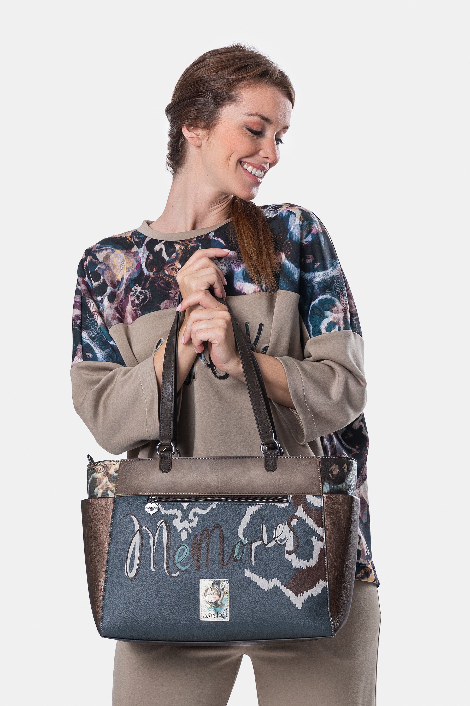 Schultertasche Manifesto groß