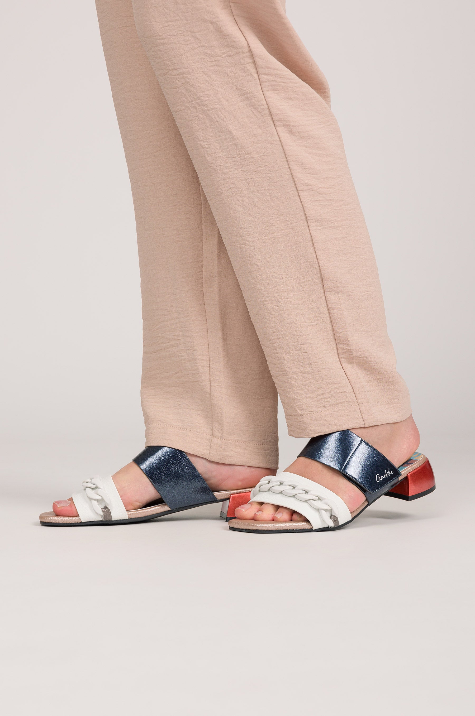 Eikon Sandalen mit Absatz und Kettengliedern