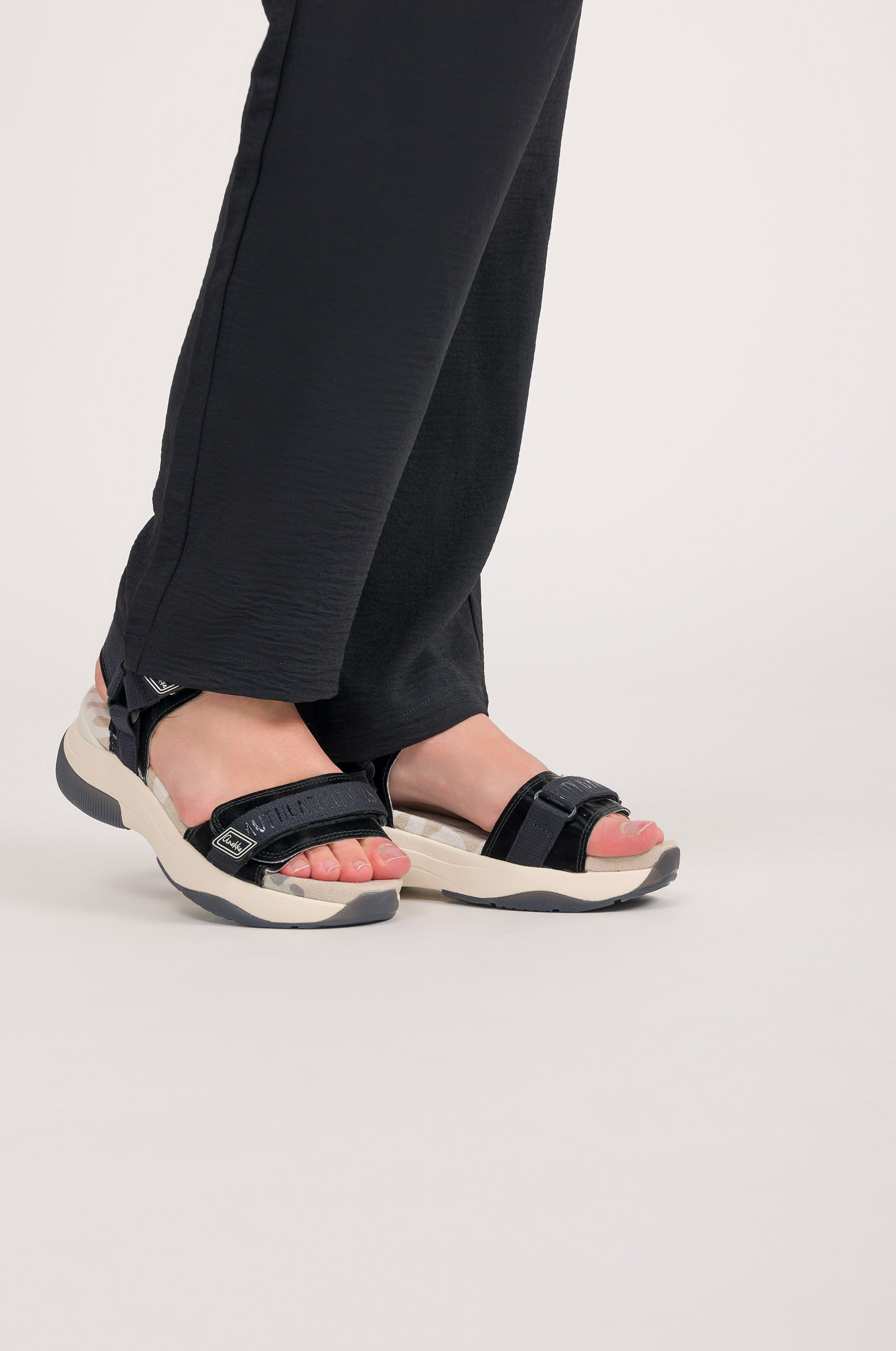 Schwarze Sportsandalen